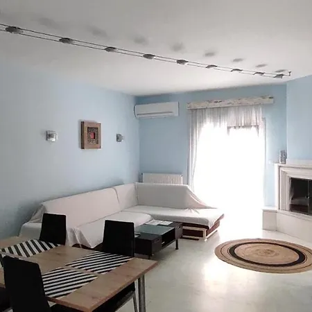 Epavlis Apartment *